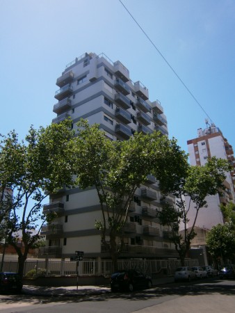 Imperdible monoambiente grande con cochera en La Perla