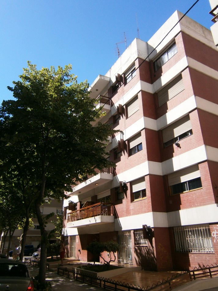 Departamento 1 ambiente  La Perla con cochera