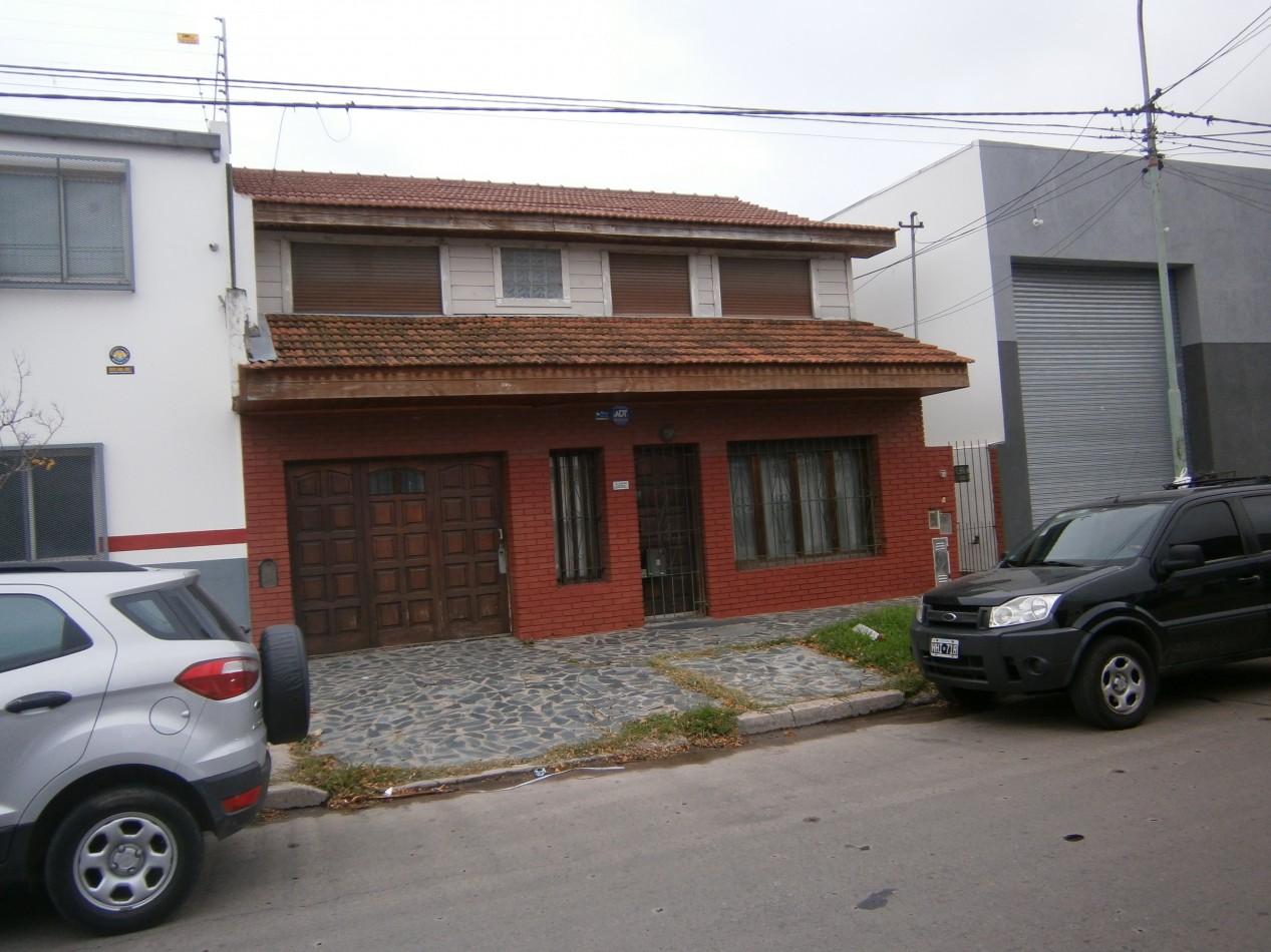 Chalet de 2 plantas en PH