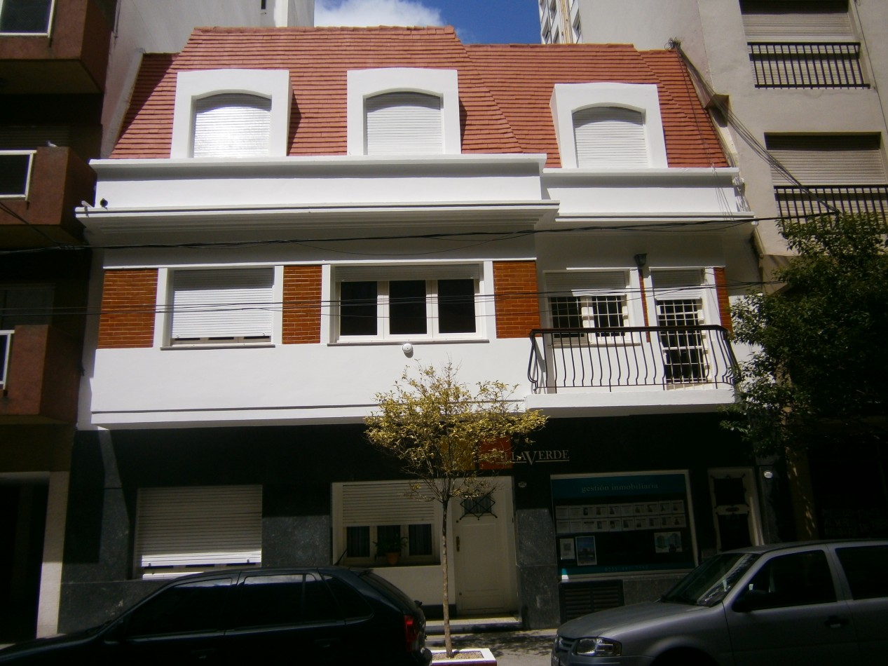 Vivienta 3 ambientes en PB a la calle con local