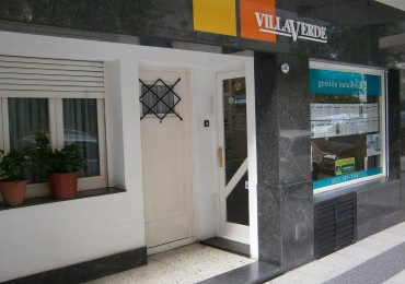 Departamento a la calle 3 ambientes c/local comercial lindero